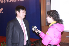 中化集團(tuán)副總裁、沈陽院院長(zhǎng)李彬接受媒體采訪。